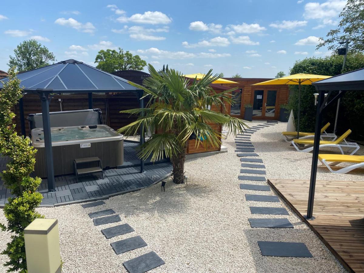 Logis Hotel Centrotel Et Spa Bulles D'Allier 蒙马罗 外观 照片