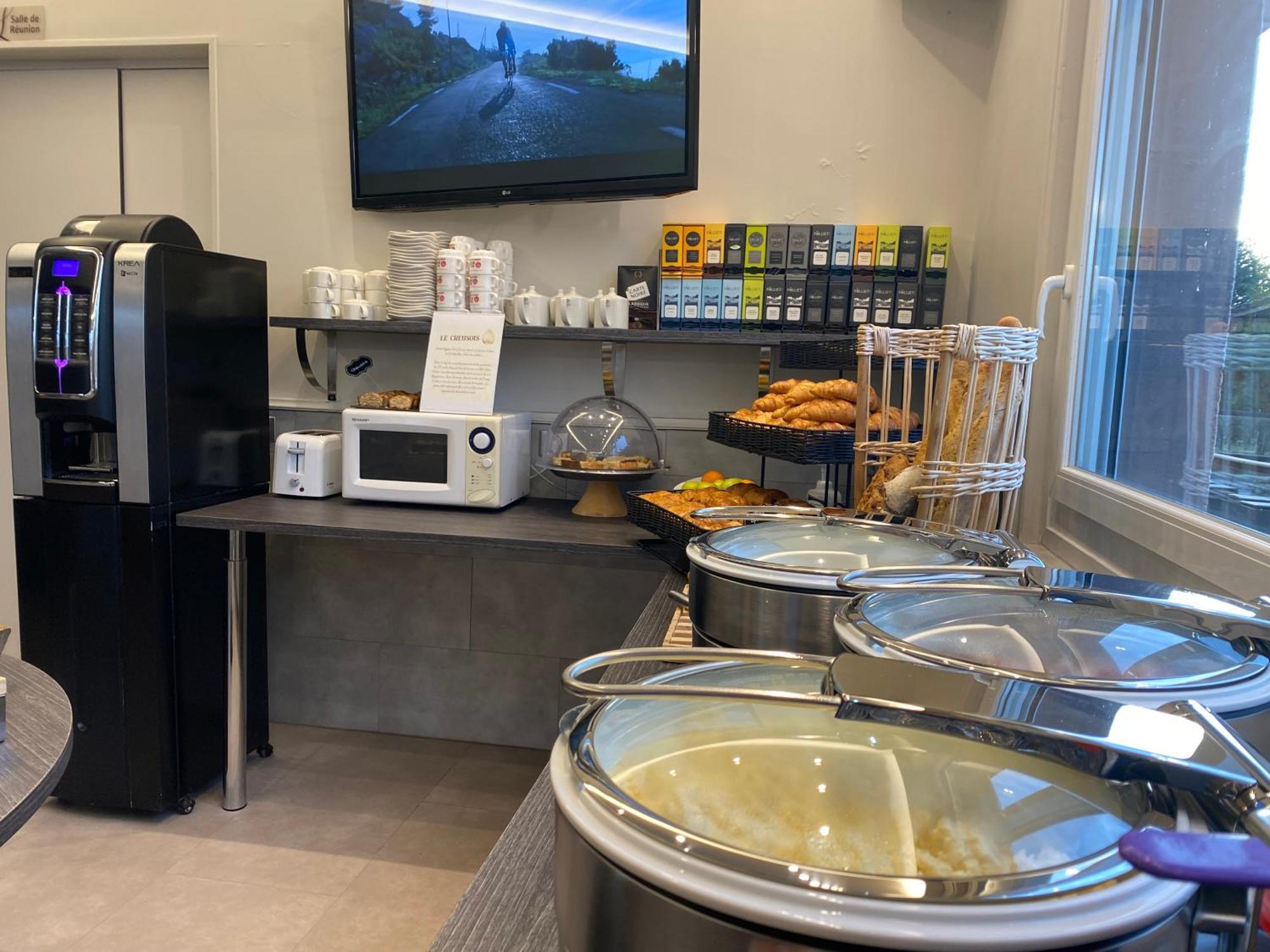 Logis Hotel Centrotel Et Spa Bulles D'Allier 蒙马罗 外观 照片